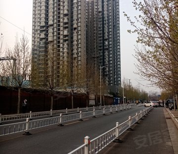 方圆经纬锦园 中间楼层 近地铁 购物方便 交通便利 刚需两居