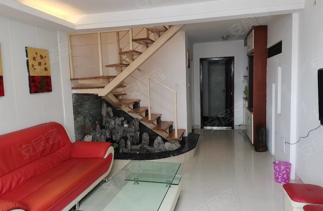 买市中心单身公寓!楼中楼,朝南户型,视野开阔!