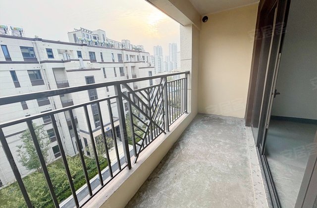 华发四季4室2厅152.45㎡258万二手房图片