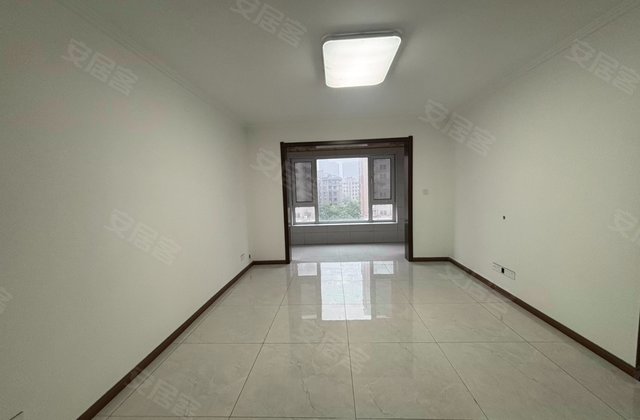 绿地泊林公馆(北区) 楼龄新 临地铁 南北通透 装修好
