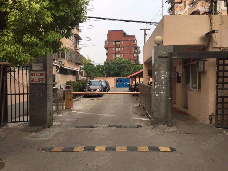 国权北路351弄小区 