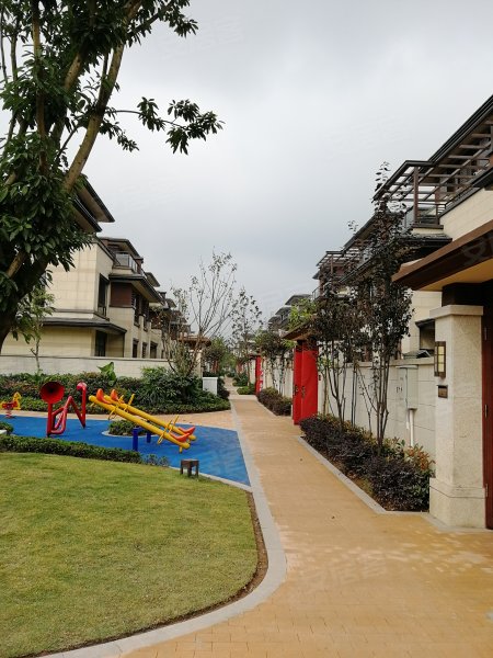 财信龙水湖健康生态城