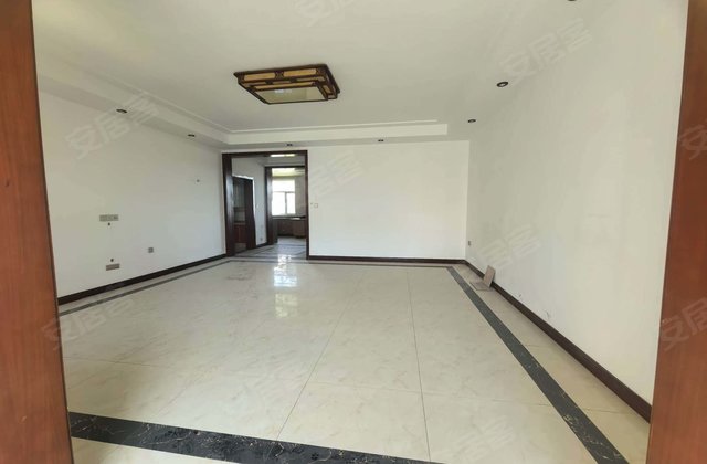 红星国际城4室3厅257㎡93万二手房图片