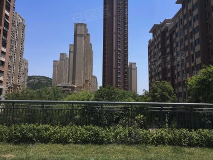 中铁逸都国际阅山