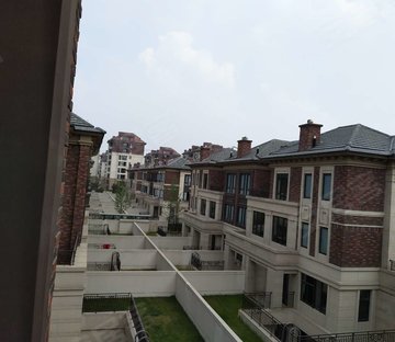 保利双拼别墅 东边户带c型150平花园 送大露台和阁楼地铁口