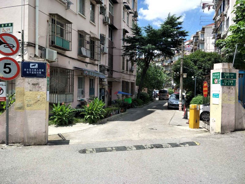 德平路70,72,74号小区 