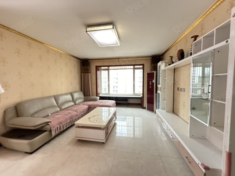 隆盛花苑 一梯两户 老本 三室改四室 带地下室 有租的车位,隆盛花园