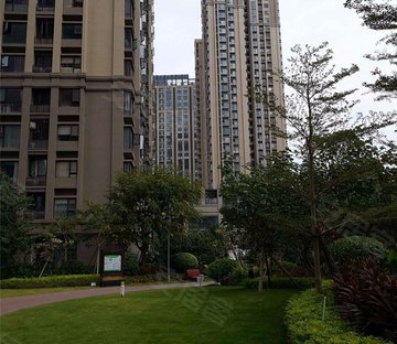 中骏四季阳光3房 繁华地段  朝南  商圈成熟 看房随时