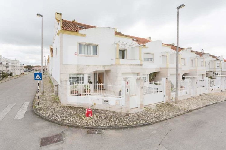 葡萄牙约¥243万房子 T4 与 3 层 - （加维托与 r / c - 1 楼和阁楼） 位于圣安东尼奥达查内卡二手房公寓图片