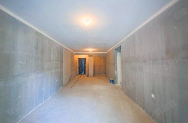 新开铺 次新房 满五   近地铁 精装可拎包入住