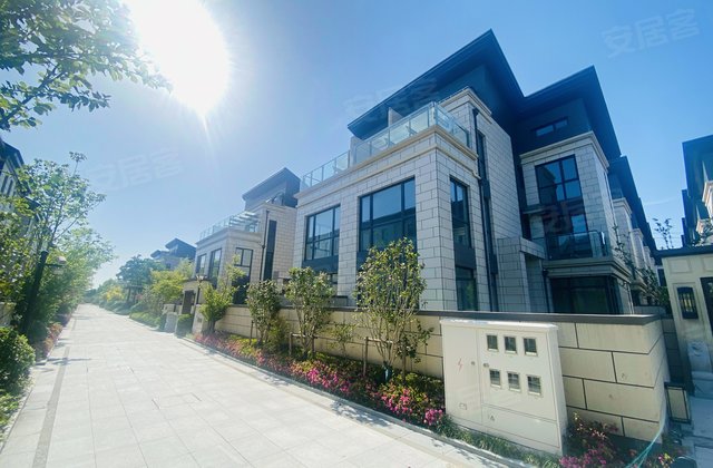 佘山玺樾