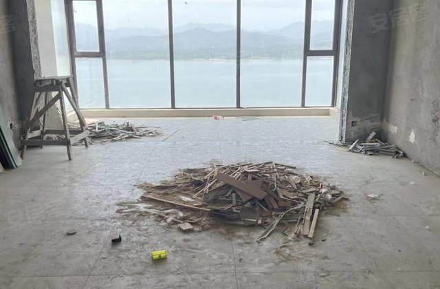 御龙湾4室2厅195㎡130万二手房图片