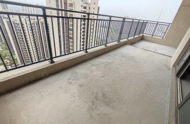 碧桂园珑悦5室2厅275㎡180万二手房图片