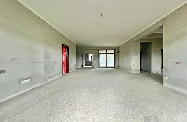 鼎峰源著5室2厅273㎡768万二手房图片