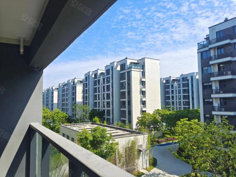 天下  桃园旁,世茂云玺庐4室2厅2卫小洋房,环境棒!