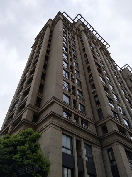 绿地昌吉名邸新里米兰公寓 