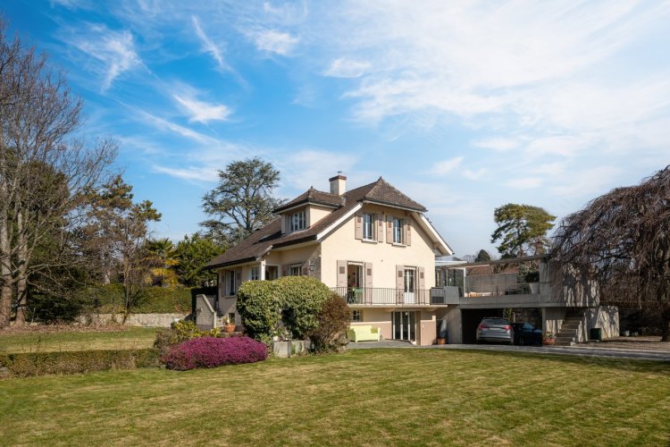 瑞士约¥2284万尼翁大门口迷人的房产二手房公寓图片