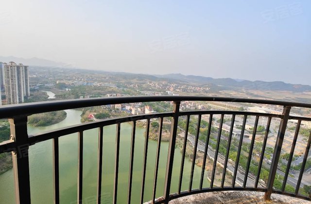 裕达金碧天誉4室2厅133㎡37万二手房图片