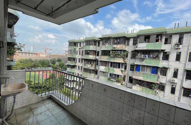 广船鹤园小区2室1厅70㎡200万二手房图片