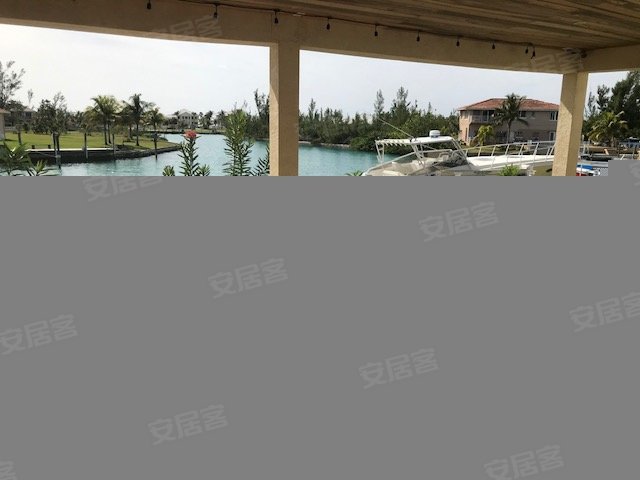 巴哈马约¥419万运河前家与充足的码头二手房公寓图片
