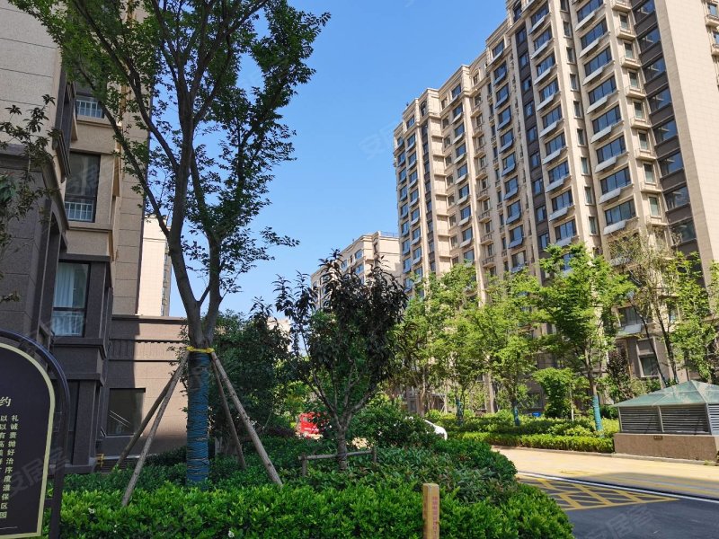 德馨园外国语学院隔壁东方城旁边小区环境好绿化好