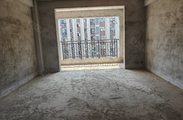 东山金色海岸4室2厅136㎡72万二手房图片