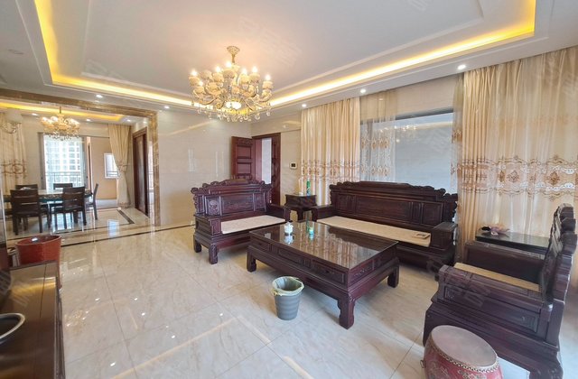 翡翠绿洲湖翠苑5室2厅253.24㎡360万二手房图片