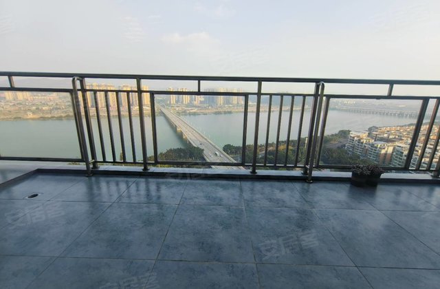 滨江河畔3室2厅135.93㎡49.8万二手房图片