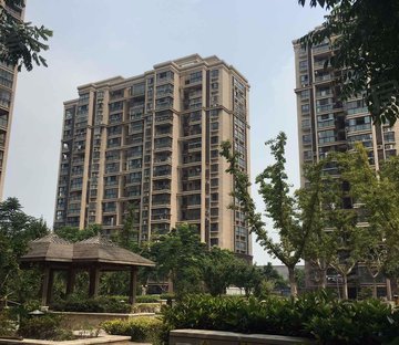 香堤湾 温馨一居室 有装修 看房方便 满2年 诚心售 可谈