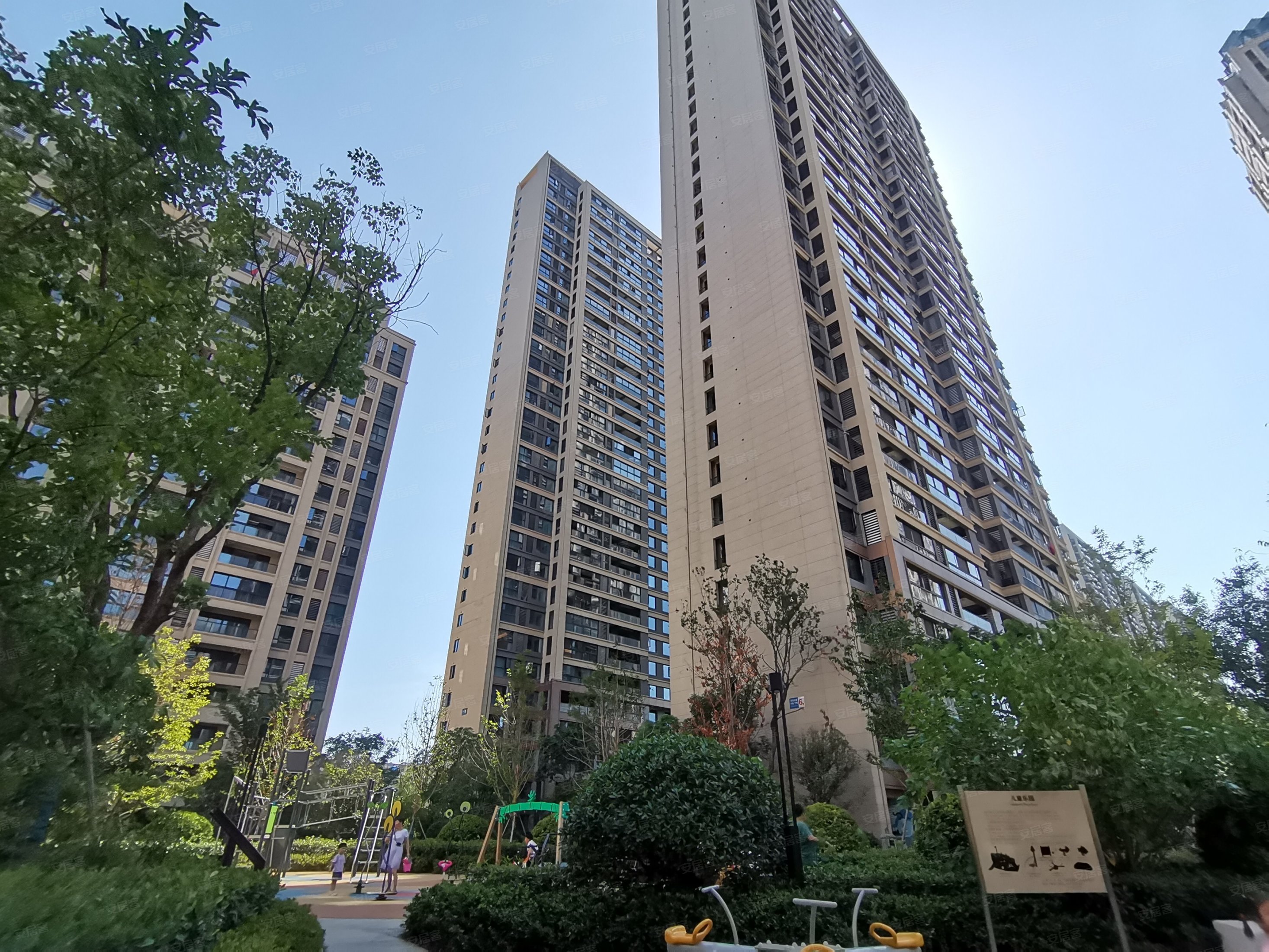 元垄城宁园126方南北通透4室2厅2卫315万满两年