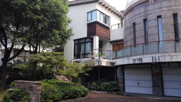 宝界山庄独栋别墅,无锡市场为数不多坡地别墅,占地800平米!