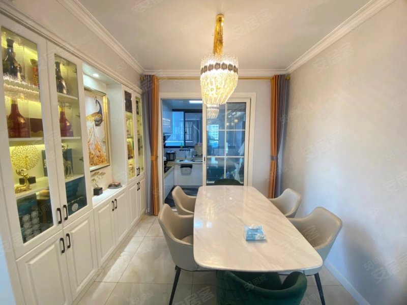 柳南万达 南俪首座全新精装3房 急售 只卖毛坯价