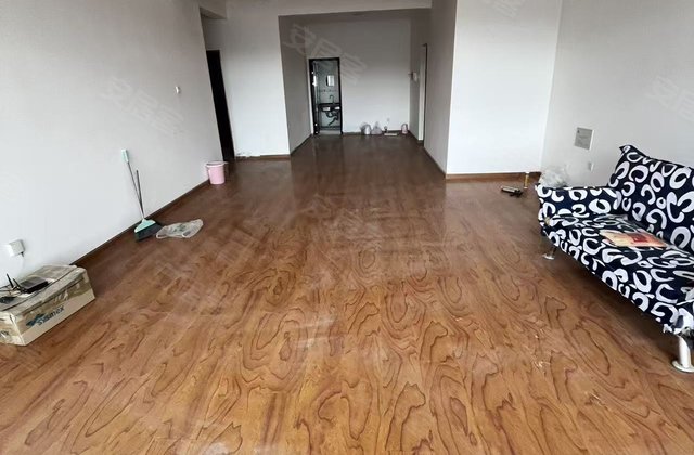 泽当花园4室2厅158㎡89万二手房图片