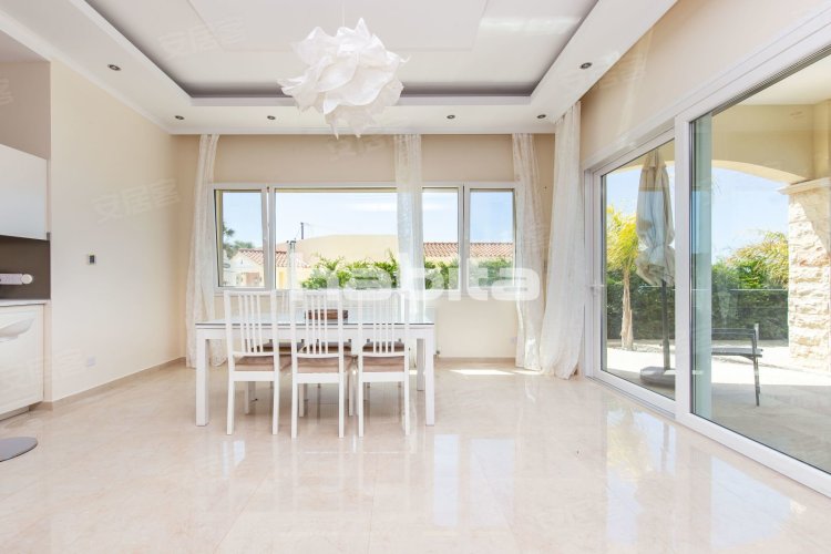 塞浦路斯约¥450万设施齐全，配有家具二手房独栋别墅图片