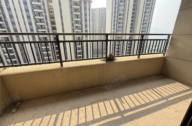 碧桂园磁湖半岛3室2厅2卫125㎡南北58万