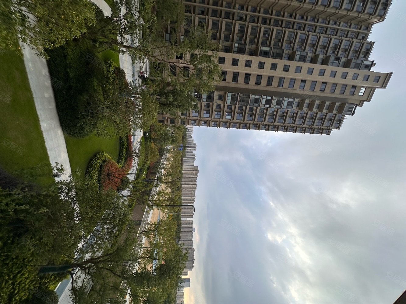 远创宸樾精装大4房面对school房东急售只要239w