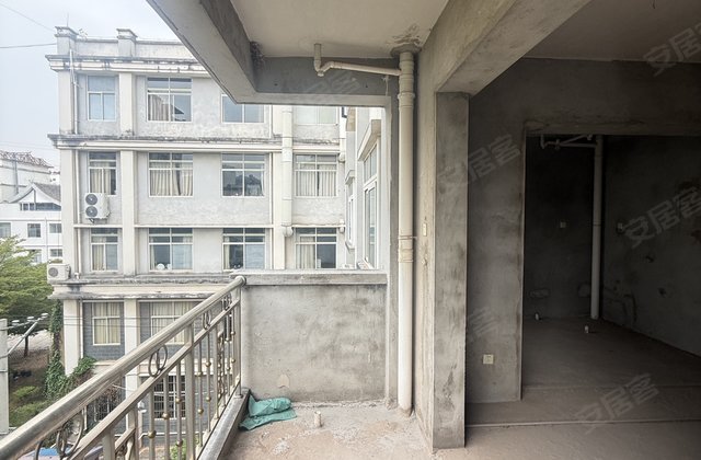 翔泰苑4室2厅189㎡102万二手房图片