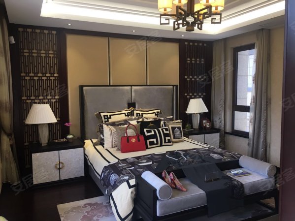 东锦苑全屋精装东边套带150平花园双车库仅需202万