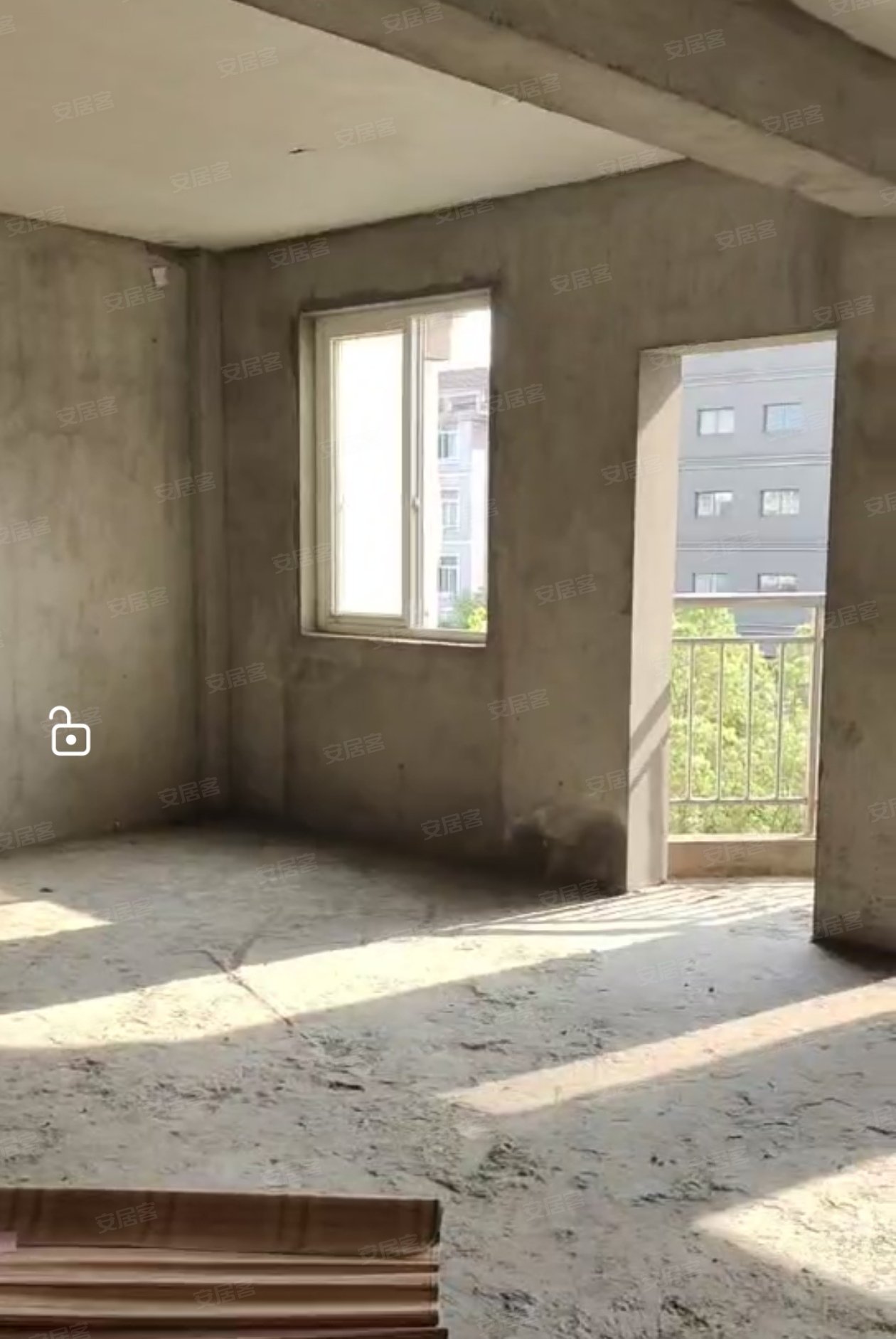 西苑小区6室2厅3卫328.04㎡东西188万