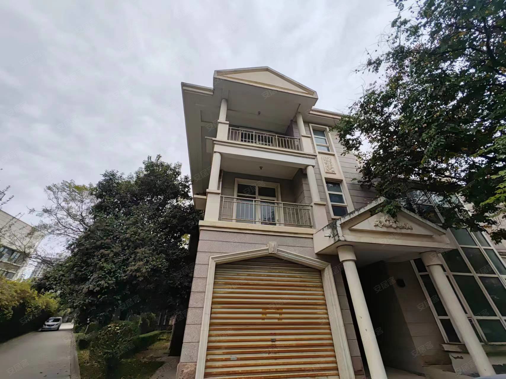 西安房产网>西安二手房>长安二手房>郭杜二手房>枫丹白露苑(别墅)>