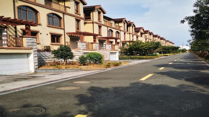 总价高 基本信息         竣工时间2014年 物业类型别墅 所属商圈余姚