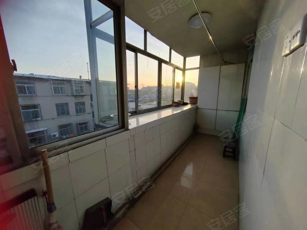 共青团西路北五巷 4楼楼顶2室70平 拎包入住