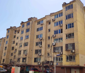 秦皇小区5楼67平装修老本下房42.5万随时看房