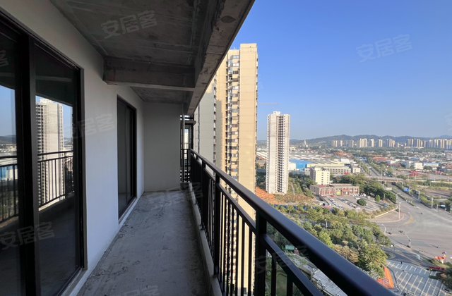 彰泰欢乐颂4室2厅125.93㎡47万二手房图片