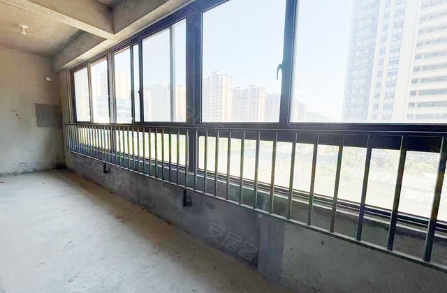 金鹰秋枫苑4室2厅158㎡139万二手房图片