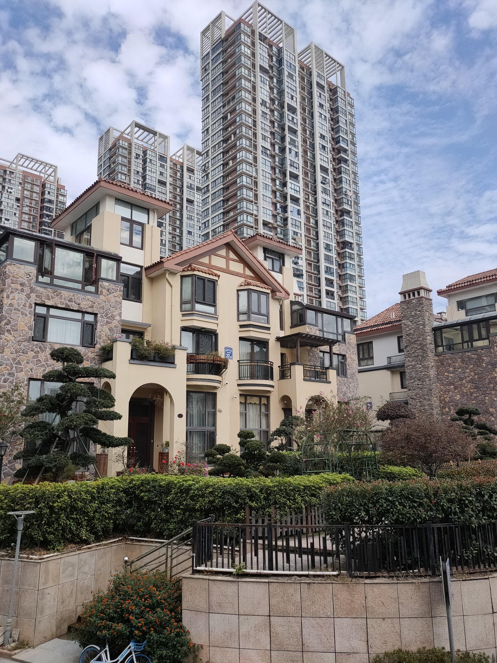 西溪山庄御景园(别墅)4室2厅4卫320㎡南北950万