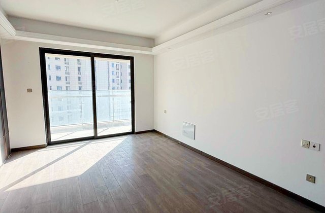 急急急  4室2厅 弘辉首玺豪园 140平 精装修 采光好