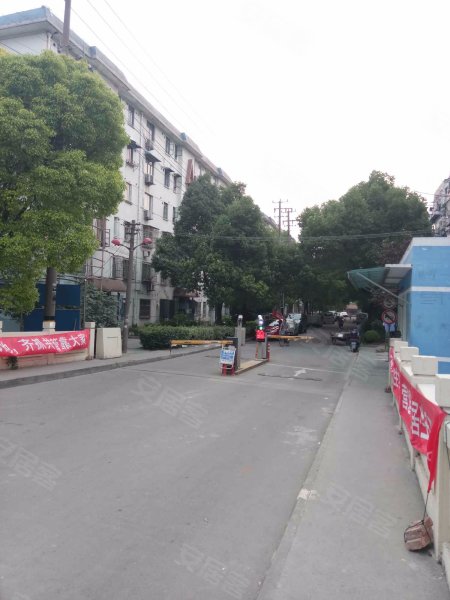 洛场路250弄小区 