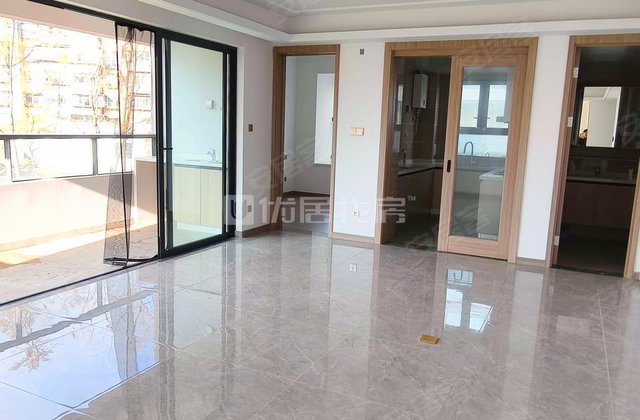 总高16楼的电梯洋房  精装大横厅 3室  两梯两户