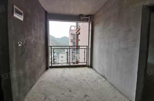 森林溪畔4室4厅214㎡55万二手房图片